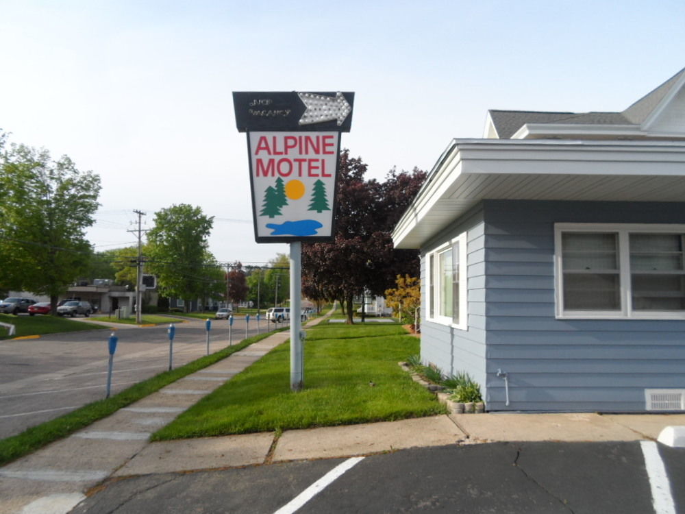 Alpine Motel In Heart Of Wisconsin Dells Downtown. Εξωτερικό φωτογραφία