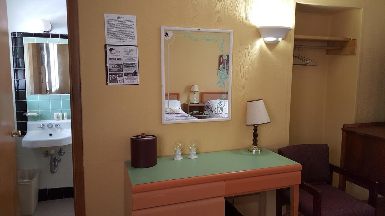 Alpine Motel In Heart Of Wisconsin Dells Downtown. Εξωτερικό φωτογραφία