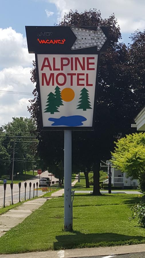 Alpine Motel In Heart Of Wisconsin Dells Downtown. Εξωτερικό φωτογραφία